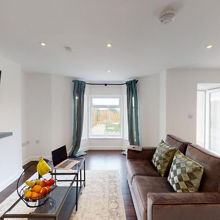Stylish Apartment W/ Private Garden - Dog Friendly Newport  Bagian luar foto