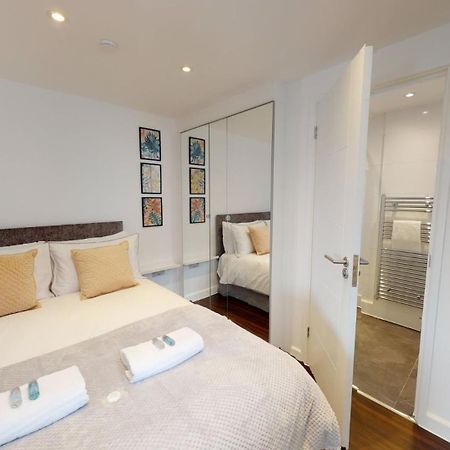 Stylish Apartment W/ Private Garden - Dog Friendly Newport  Bagian luar foto