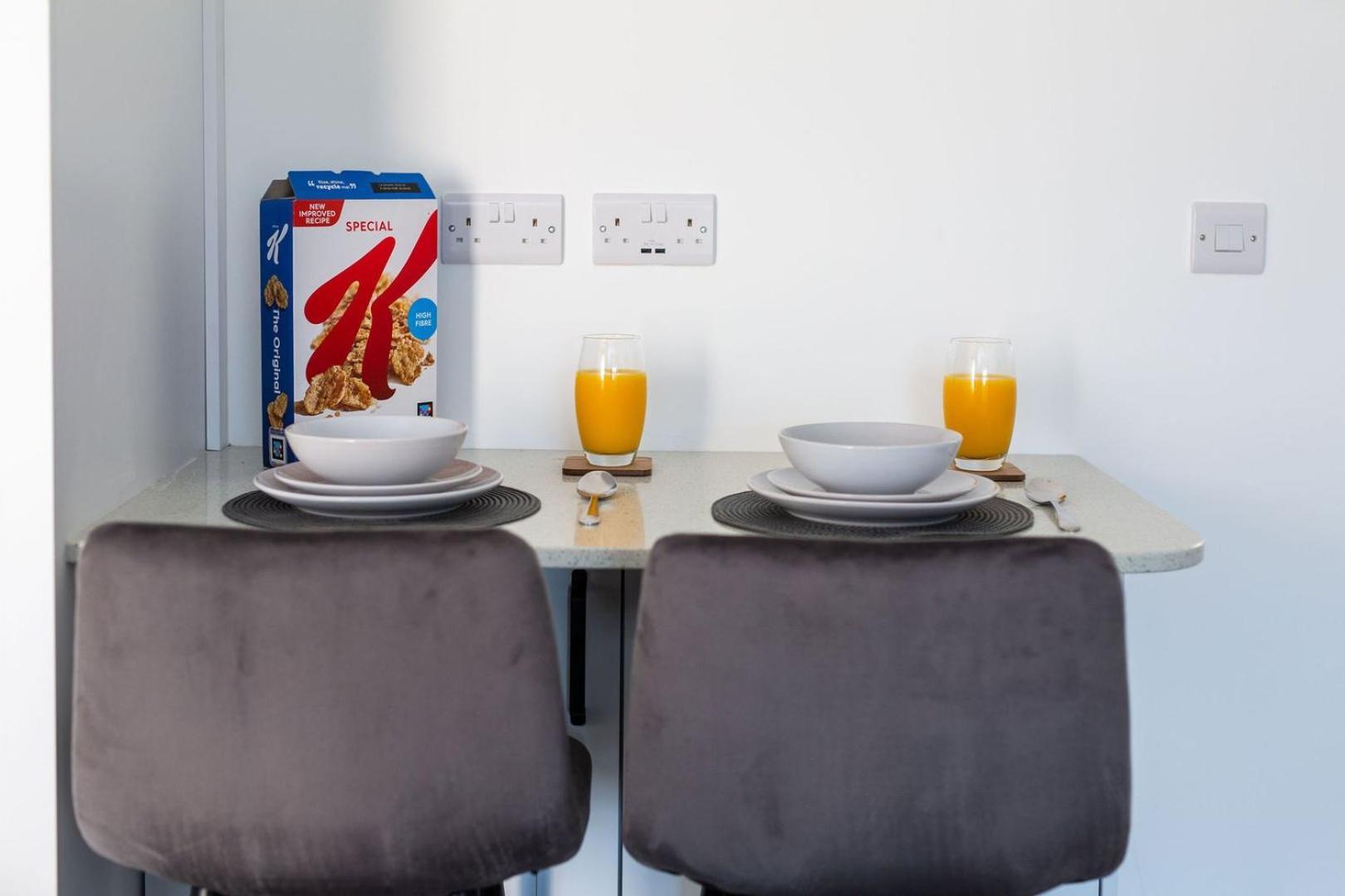 Stylish Apartment W/ Private Garden - Dog Friendly Newport  Bagian luar foto