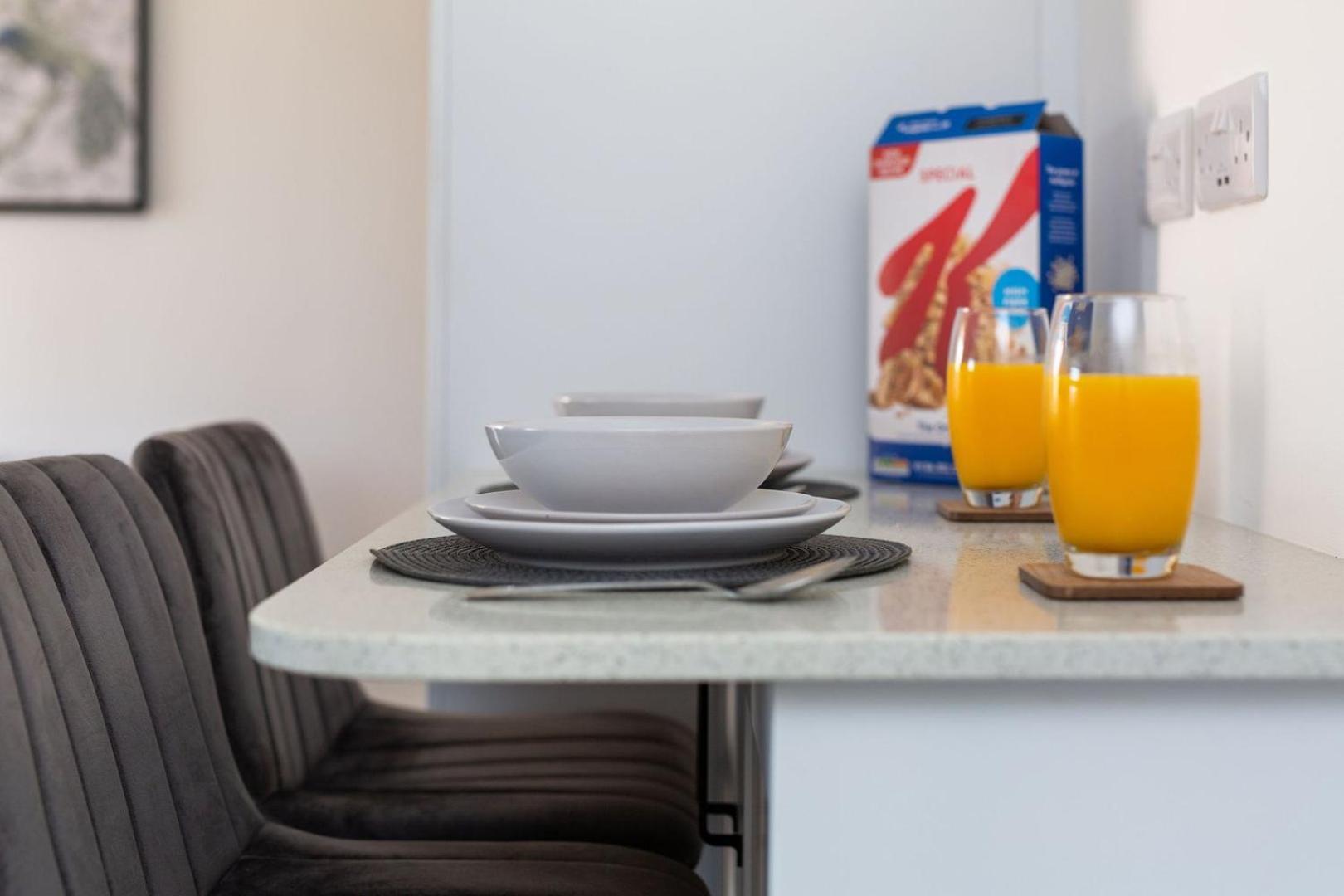 Stylish Apartment W/ Private Garden - Dog Friendly Newport  Bagian luar foto