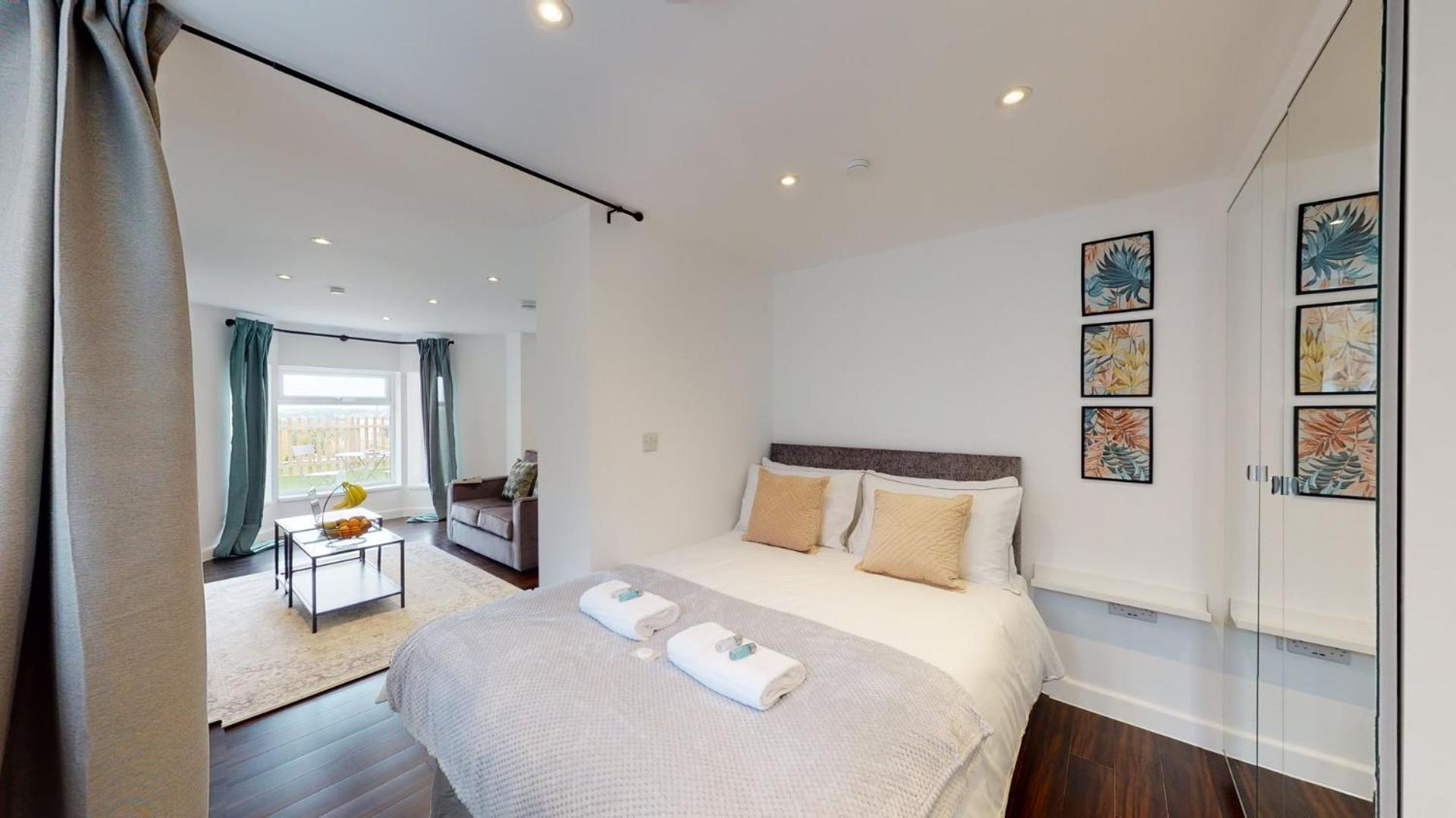 Stylish Apartment W/ Private Garden - Dog Friendly Newport  Bagian luar foto
