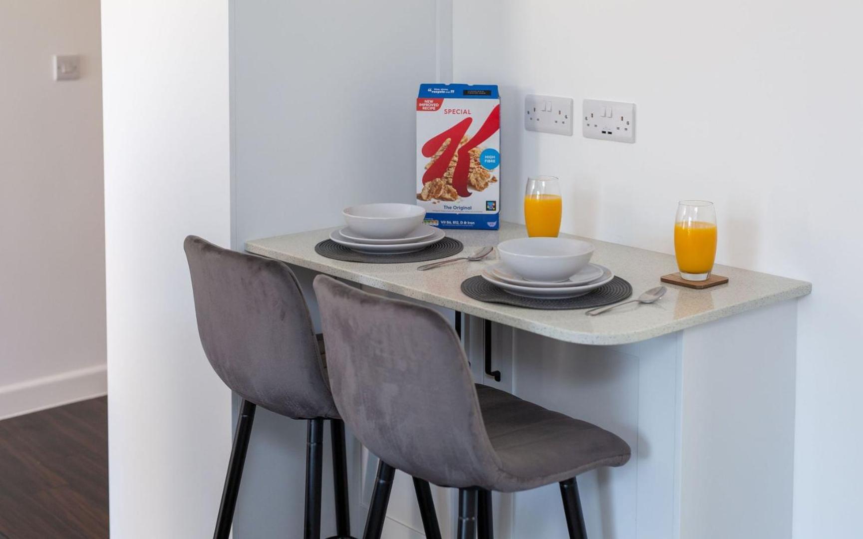 Stylish Apartment W/ Private Garden - Dog Friendly Newport  Bagian luar foto