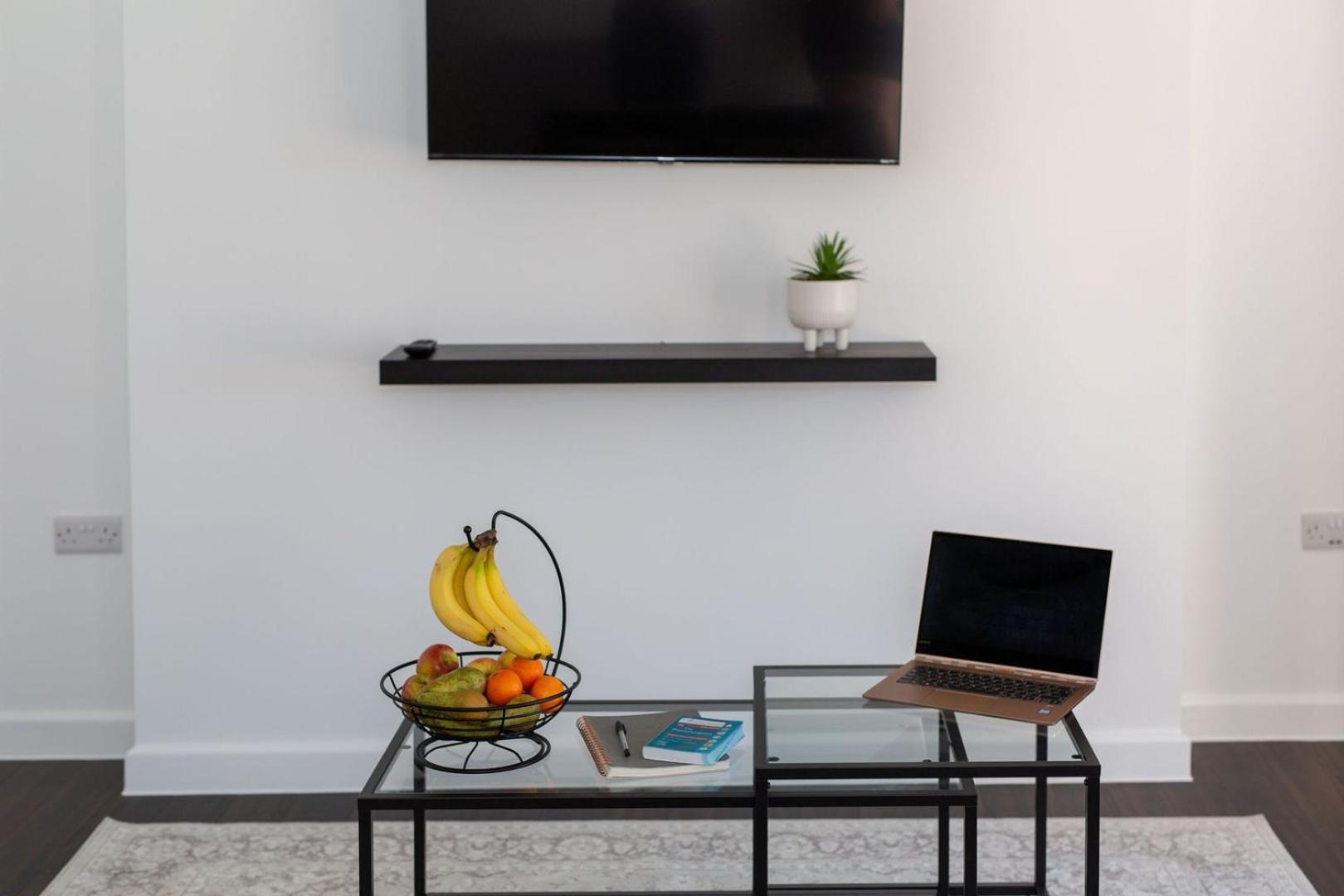 Stylish Apartment W/ Private Garden - Dog Friendly Newport  Bagian luar foto