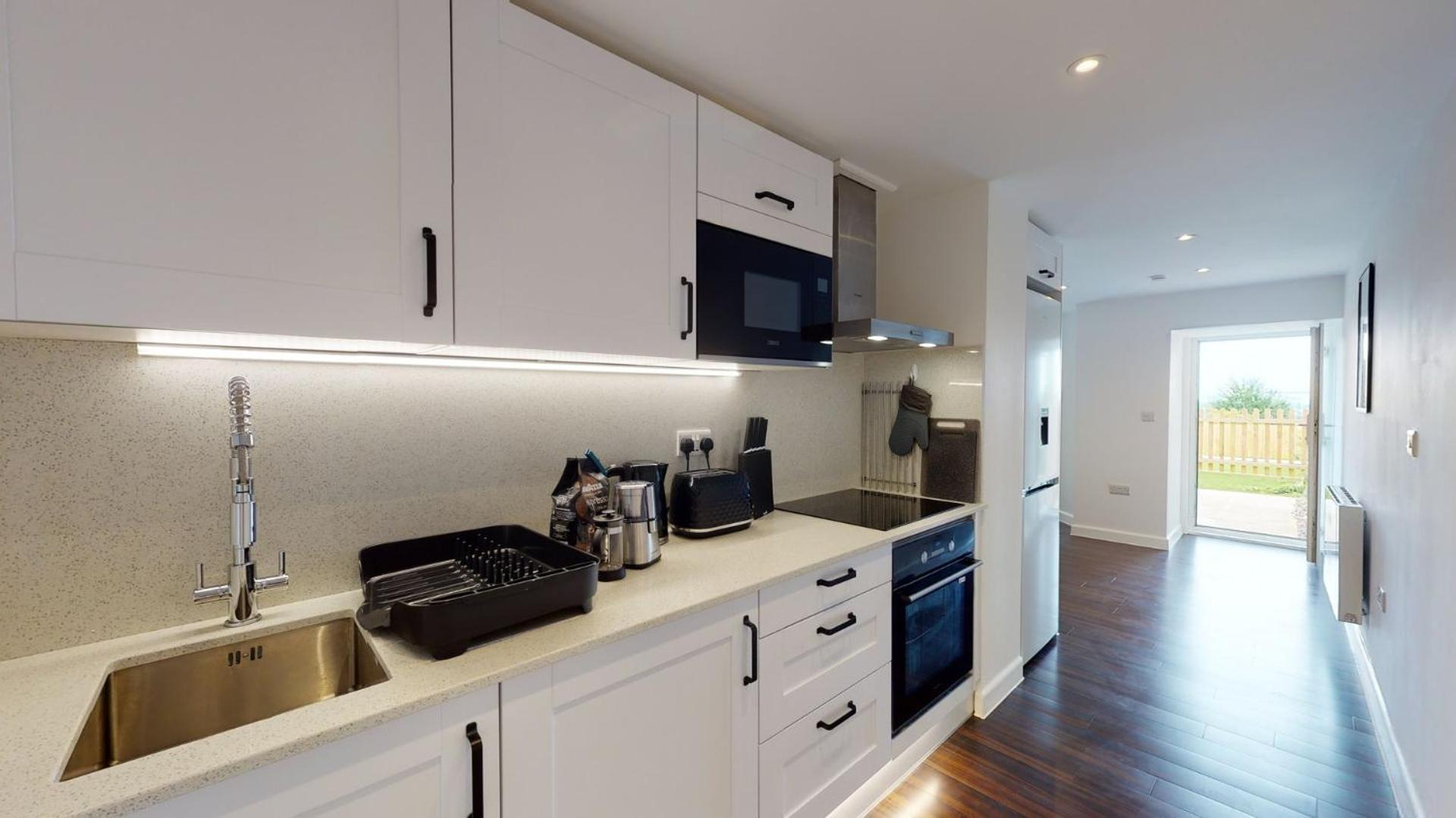 Stylish Apartment W/ Private Garden - Dog Friendly Newport  Bagian luar foto