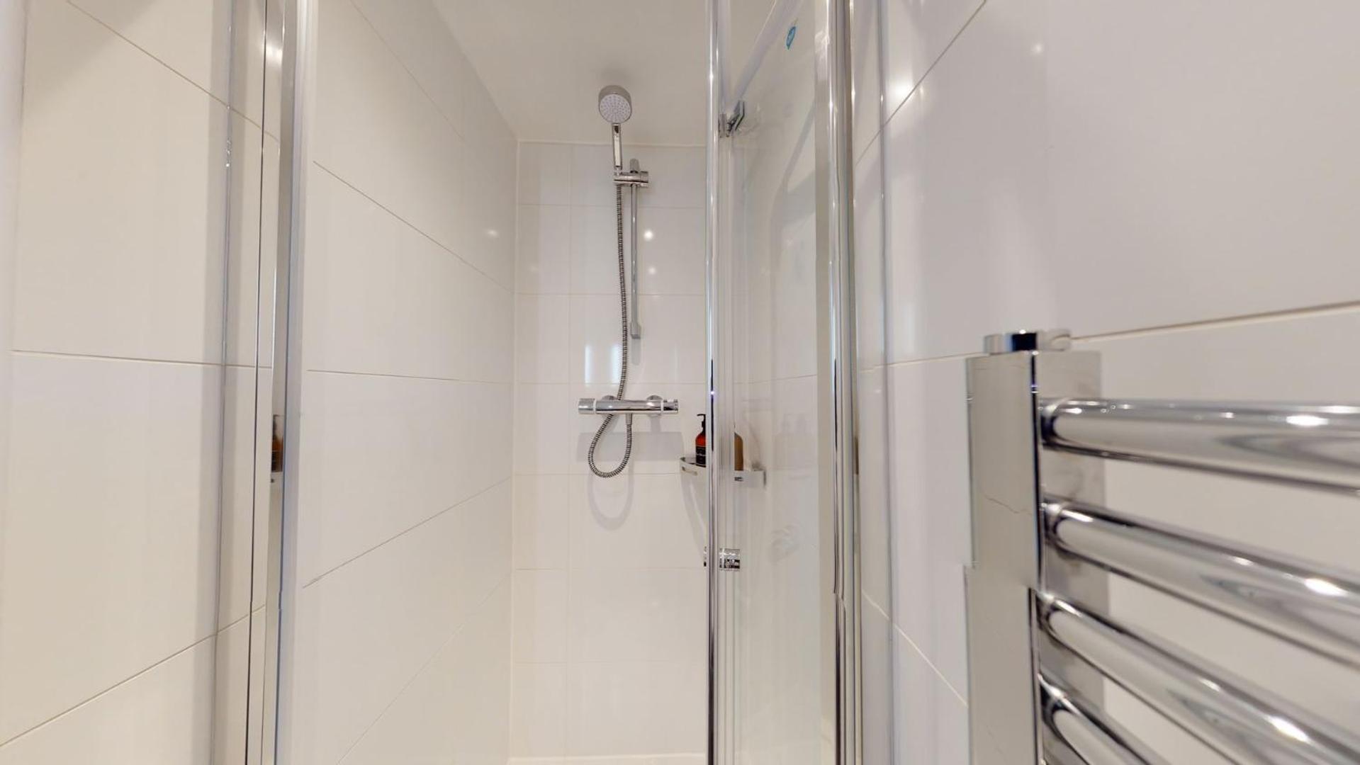 Stylish Apartment W/ Private Garden - Dog Friendly Newport  Bagian luar foto