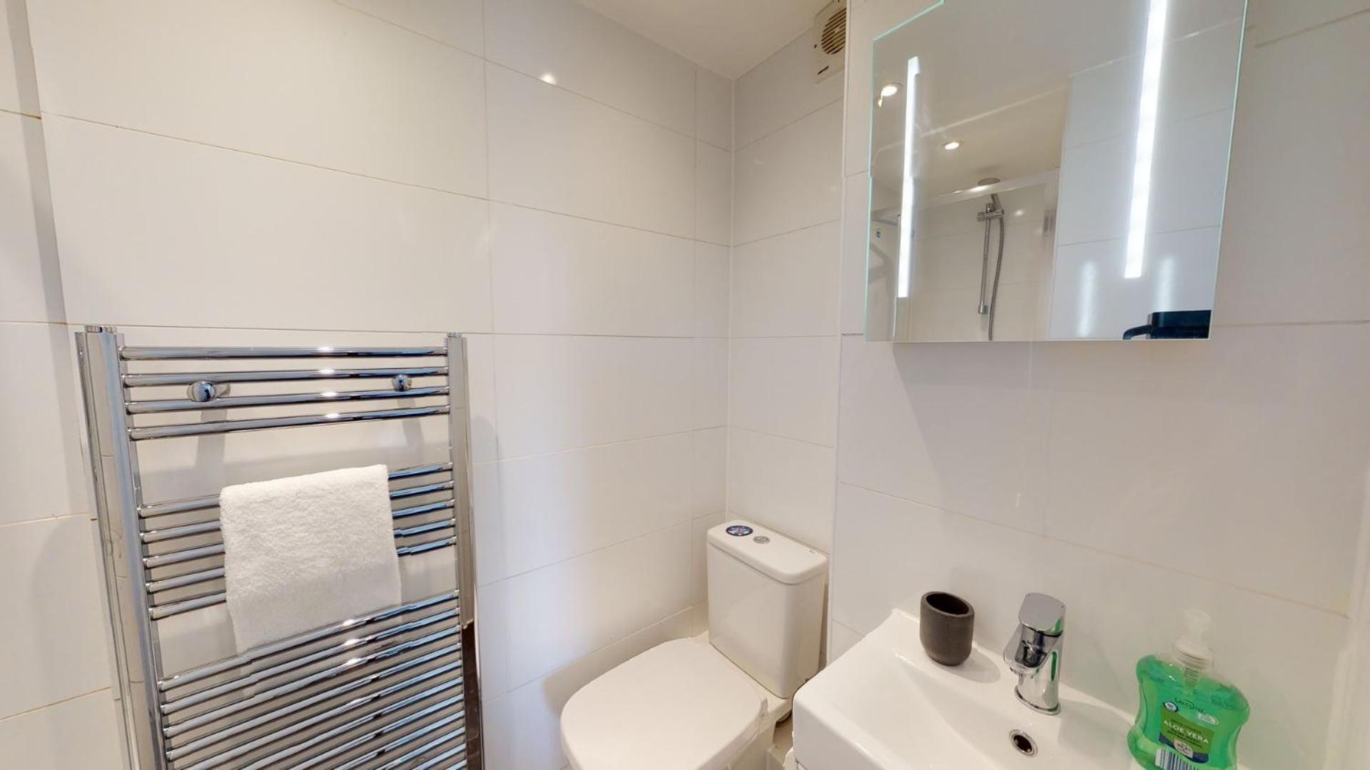 Stylish Apartment W/ Private Garden - Dog Friendly Newport  Bagian luar foto