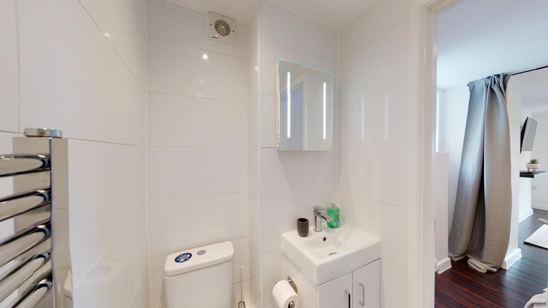 Stylish Apartment W/ Private Garden - Dog Friendly Newport  Bagian luar foto